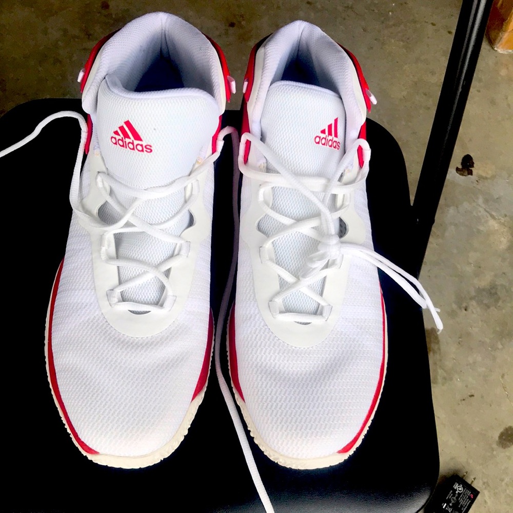 Men adidas tennis shoes